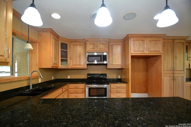 $460,000 | 416 Valley, Kerrville, TX 78028