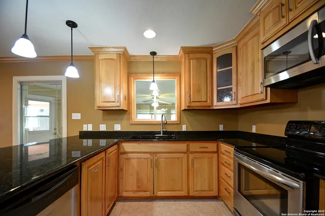 $460,000 | 416 Valley, Kerrville, TX 78028