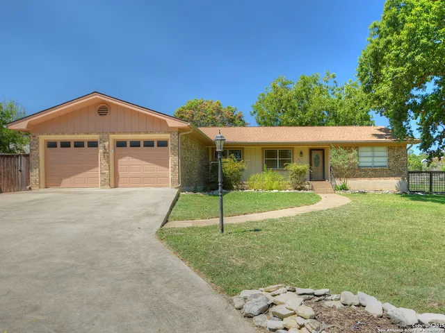 $460,000 | 416 Valley, Kerrville, TX 78028