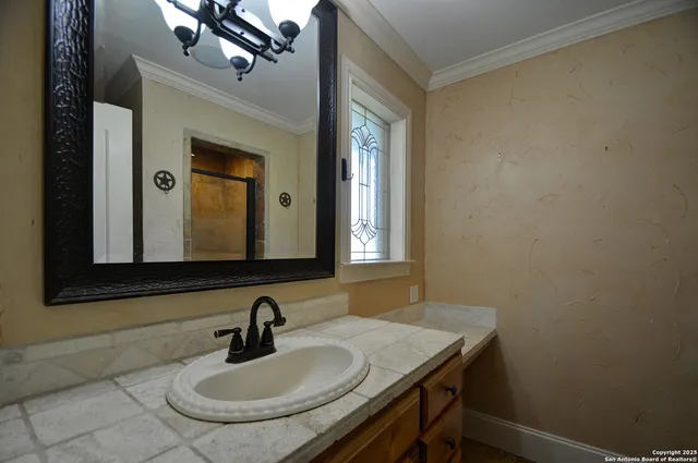 $460,000 | 416 Valley, Kerrville, TX 78028