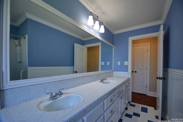 $460,000 | 416 Valley, Kerrville, TX 78028