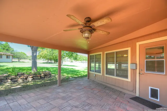 $460,000 | 416 Valley, Kerrville, TX 78028