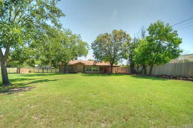 $460,000 | 416 Valley, Kerrville, TX 78028