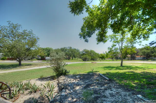 $460,000 | 416 Valley, Kerrville, TX 78028