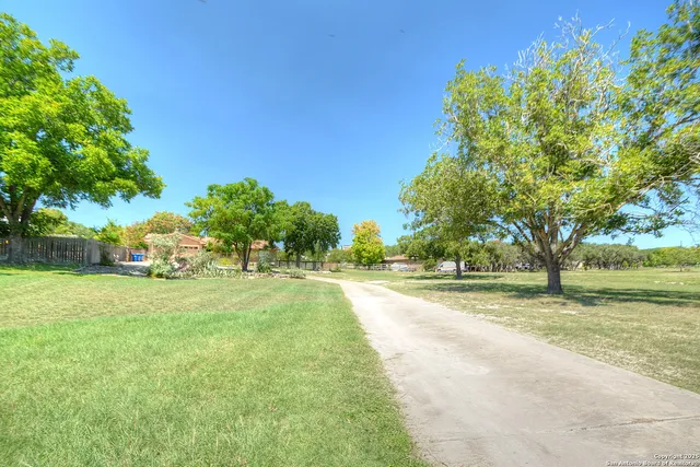 $460,000 | 416 Valley, Kerrville, TX 78028