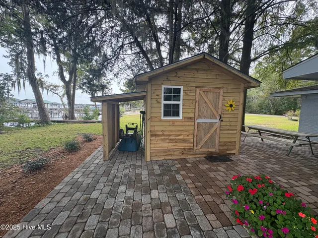 $654,500 | 802 Canal Cove Road, Lake Waccamaw, NC 28450