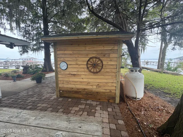 $654,500 | 802 Canal Cove Road, Lake Waccamaw, NC 28450