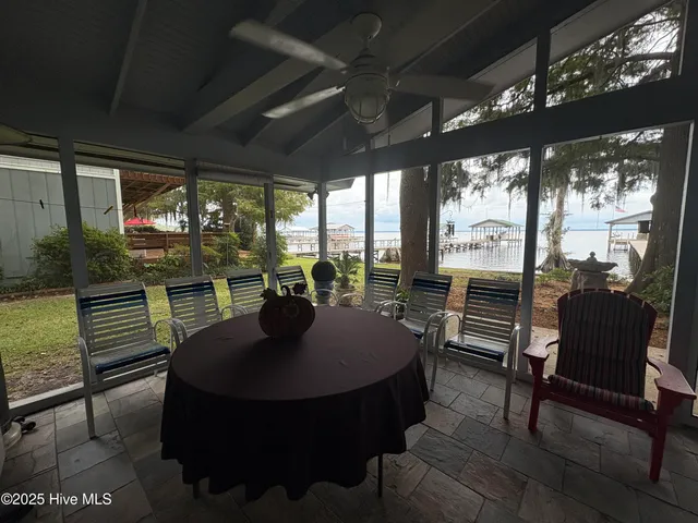 $654,500 | 802 Canal Cove Road, Lake Waccamaw, NC 28450