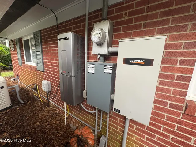 $654,500 | 802 Canal Cove Road, Lake Waccamaw, NC 28450