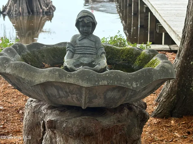 $654,500 | 802 Canal Cove Road, Lake Waccamaw, NC 28450