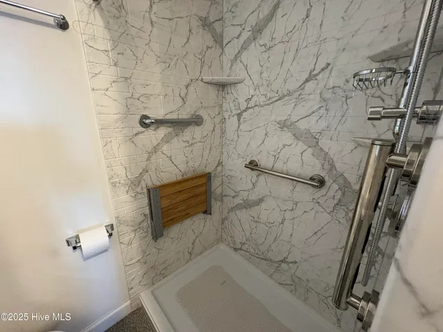 $654,500 | 802 Canal Cove Road, Lake Waccamaw, NC 28450