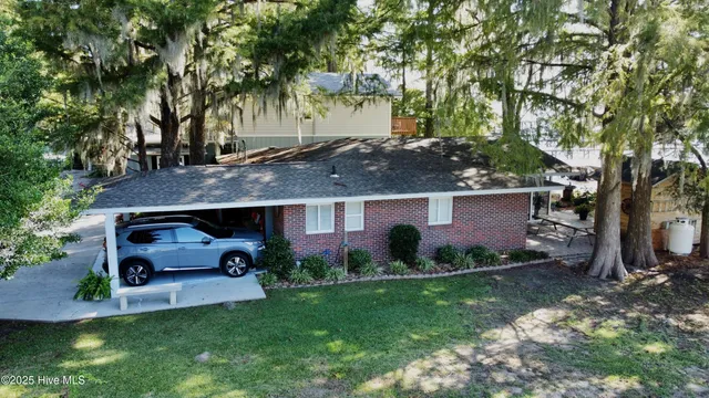 $654,500 | 802 Canal Cove Road, Lake Waccamaw, NC 28450