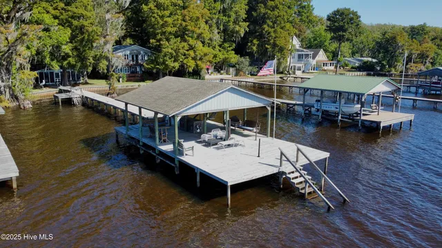 $654,500 | 802 Canal Cove Road, Lake Waccamaw, NC 28450