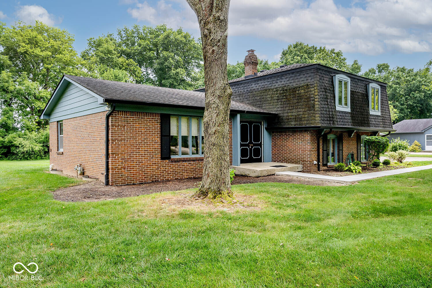 8959 Rexford Road Indianapolis, IN 46260 - Photo 4 of 51 Gallery Image 4
