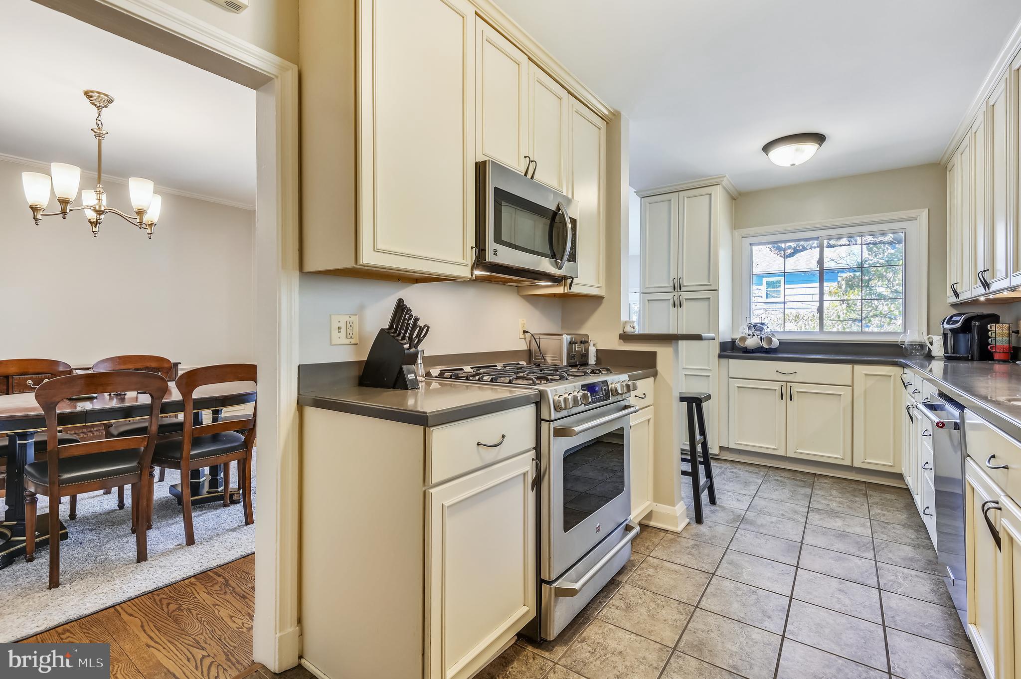 214 South Tyrone Road Baltimore, MD 21212 - Photo 22 of 46 Kitchen with stainless steel appliances