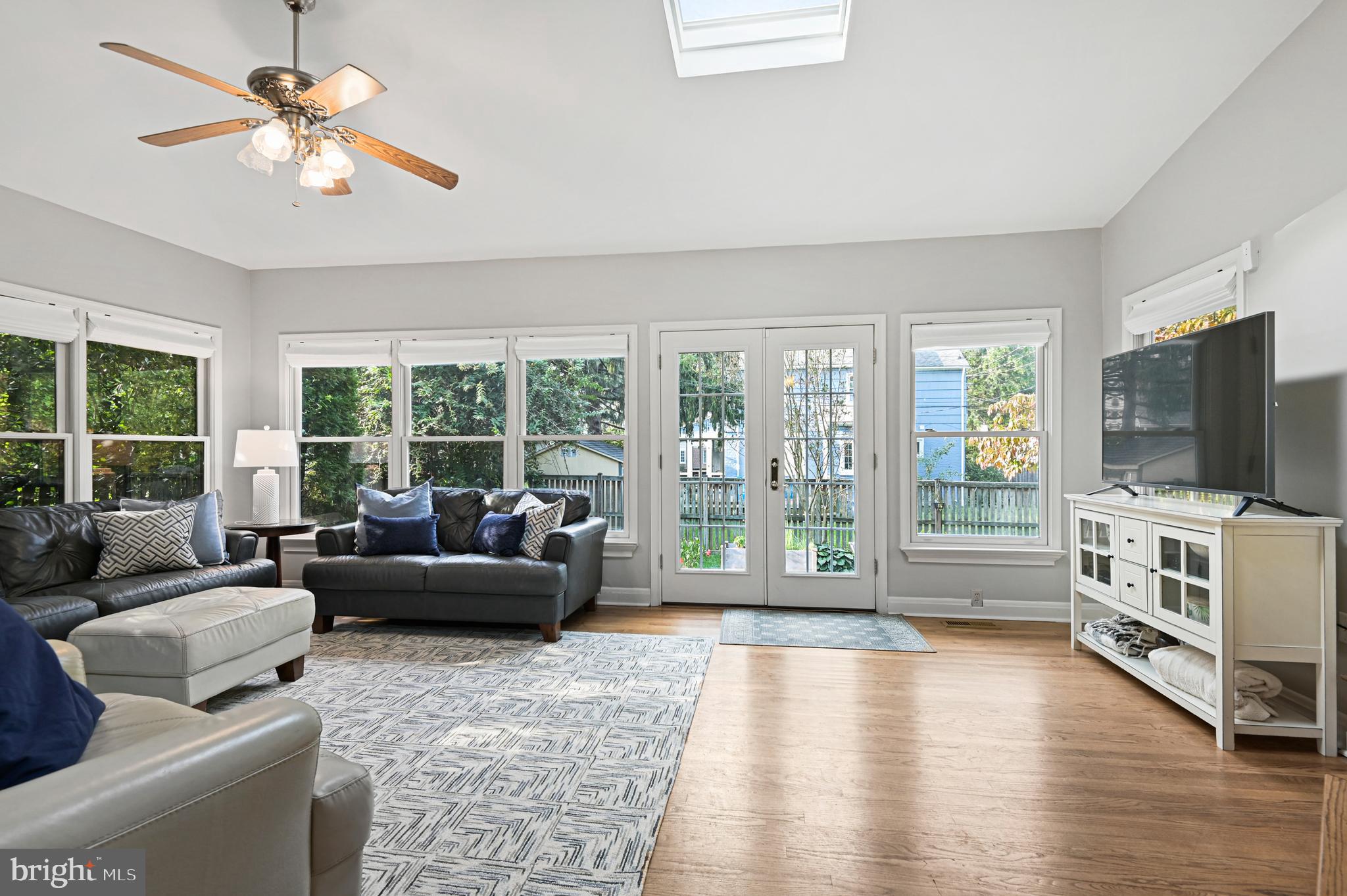 214 South Tyrone Road Baltimore, MD 21212 - Photo 30 of 46 Spacious family room