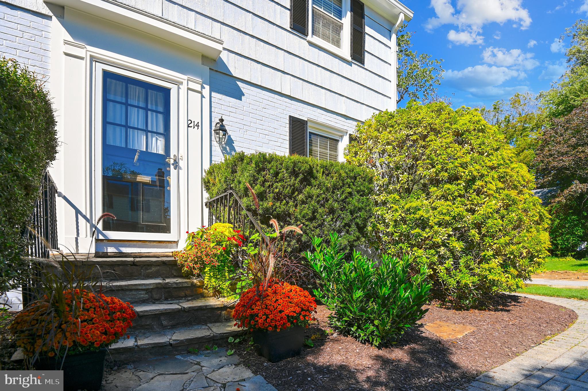 214 South Tyrone Road Baltimore, MD 21212 - Photo 4 of 46 Front entrance w/ mature shrubbery