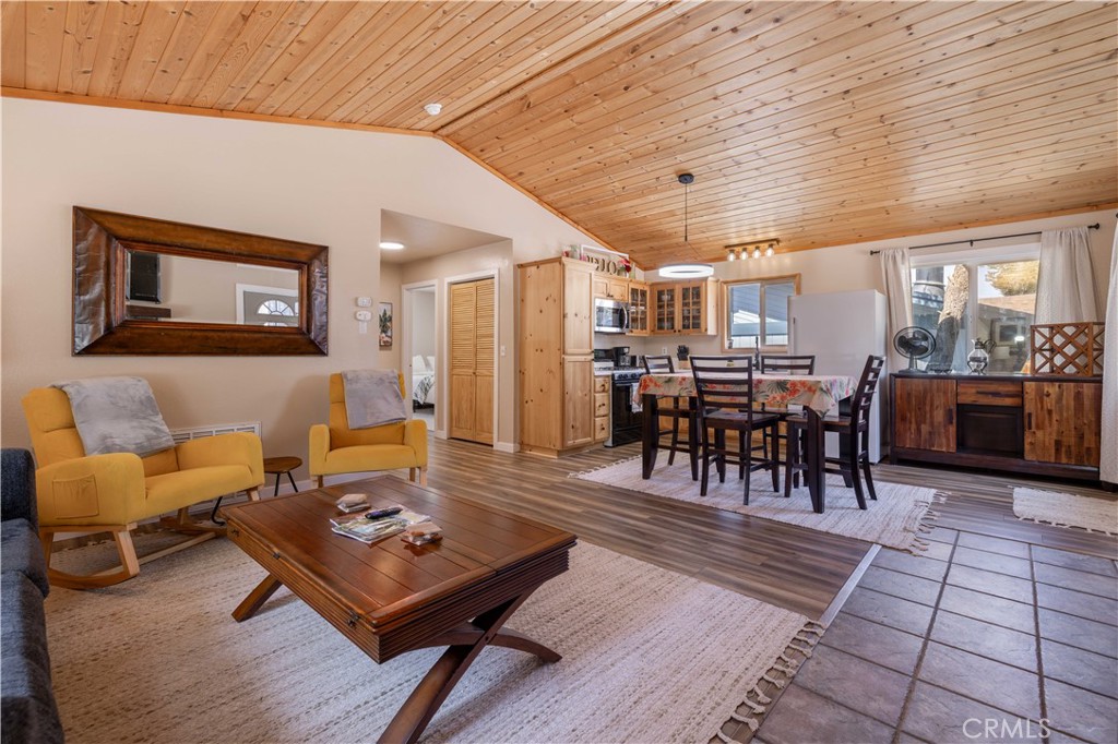 196 Sunset Lane Sugarloaf, CA 92386 - Photo 6 of 26 a living room with furniture and wooden floor