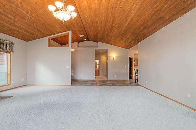 6643 Donaldson Road Grants Pass, OR 97526 - Photo 6 of 35 Living room and hall