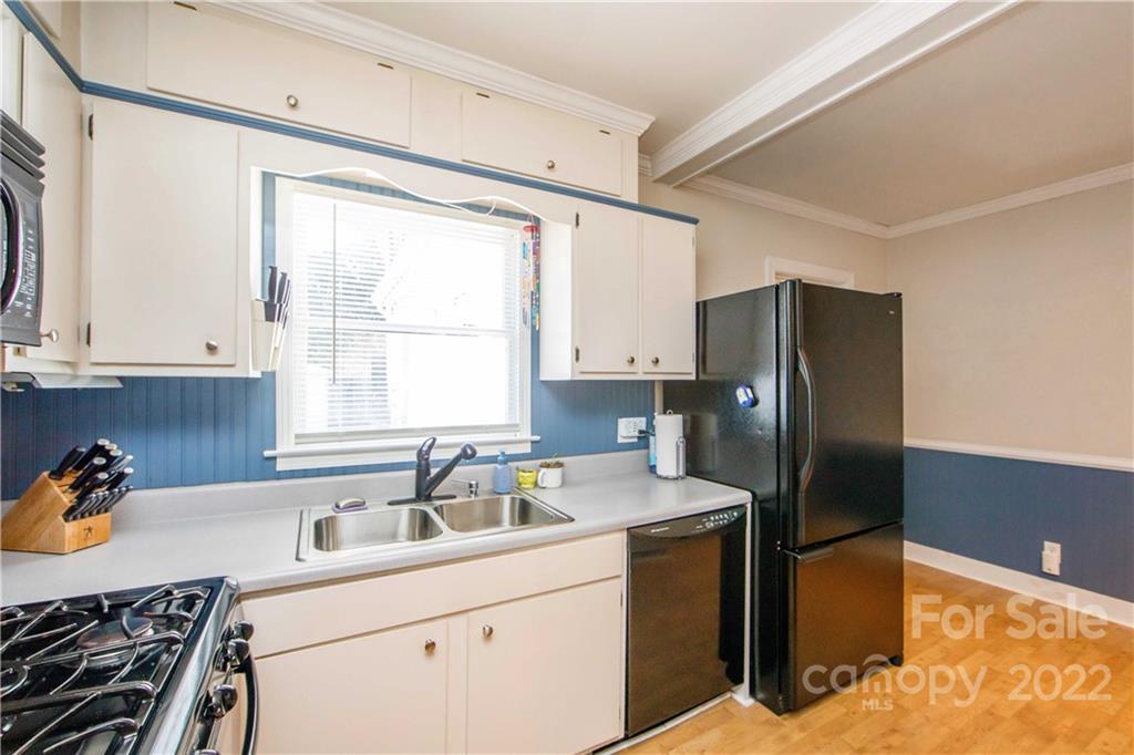 3200 Dublin Road Charlotte, NC 28208 - Photo 17 of 48 a kitchen with a sink a refrigerator and window