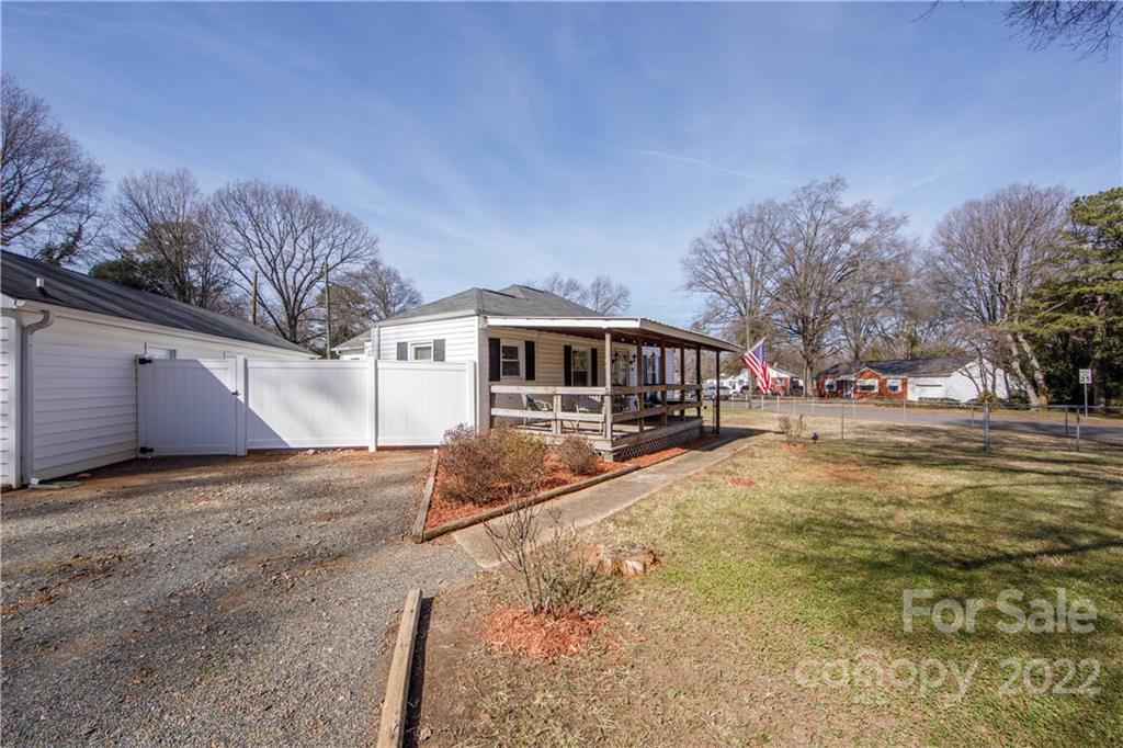 3200 Dublin Road Charlotte, NC 28208 - Photo 2 of 48 a front view of a house with a yard