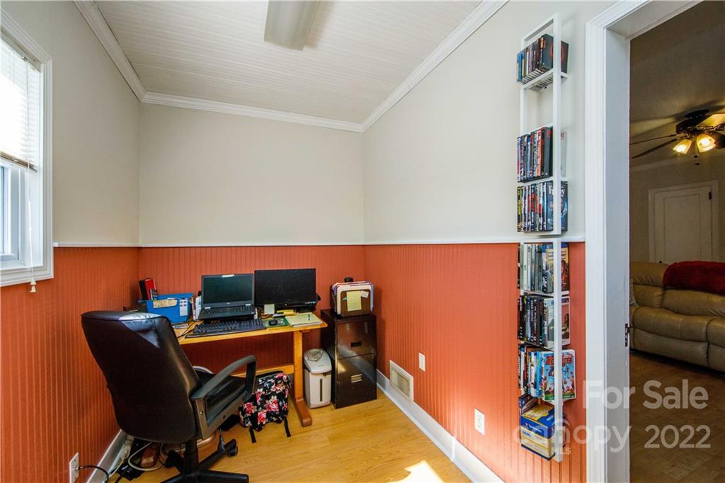 3200 Dublin Road Charlotte, NC 28208 - Photo 22 of 48 a workspace with furniture and window