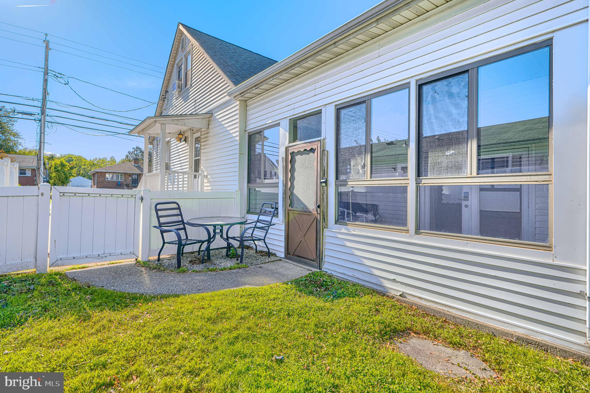 2215 Lodge Farm Road Baltimore, MD 21219 - Photo 4 of 38 Sunroom