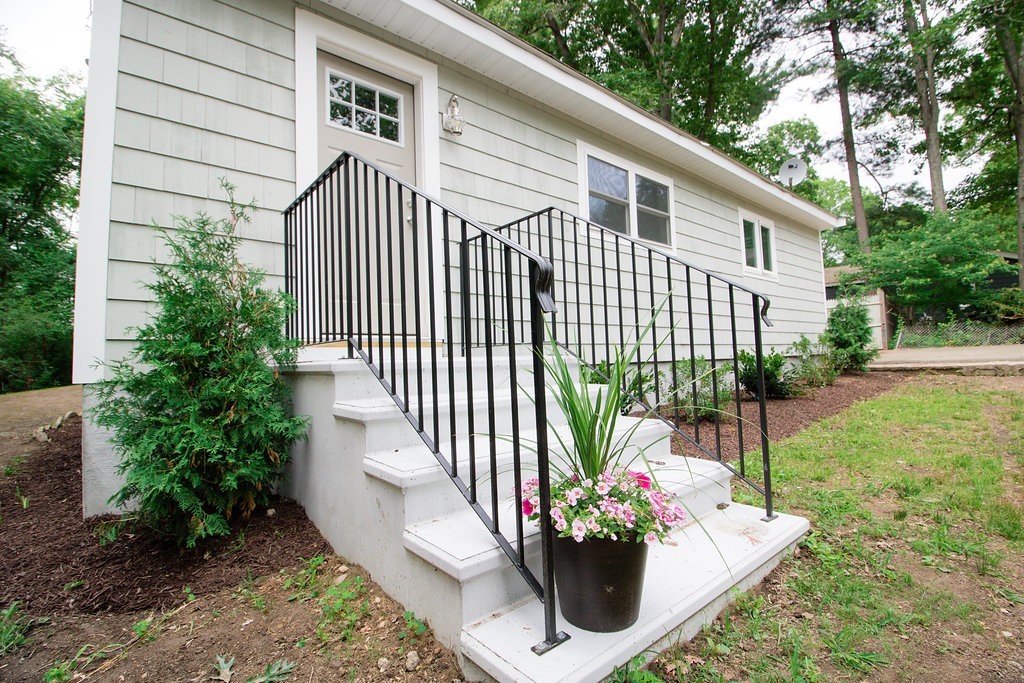 14 Buttonwood Road Halifax, MA 02338 - Photo 5 of 19 Gallery Image 5