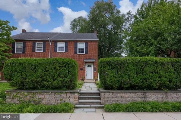 $274,900 | 1040 East Orange Street, Lancaster, PA 17602