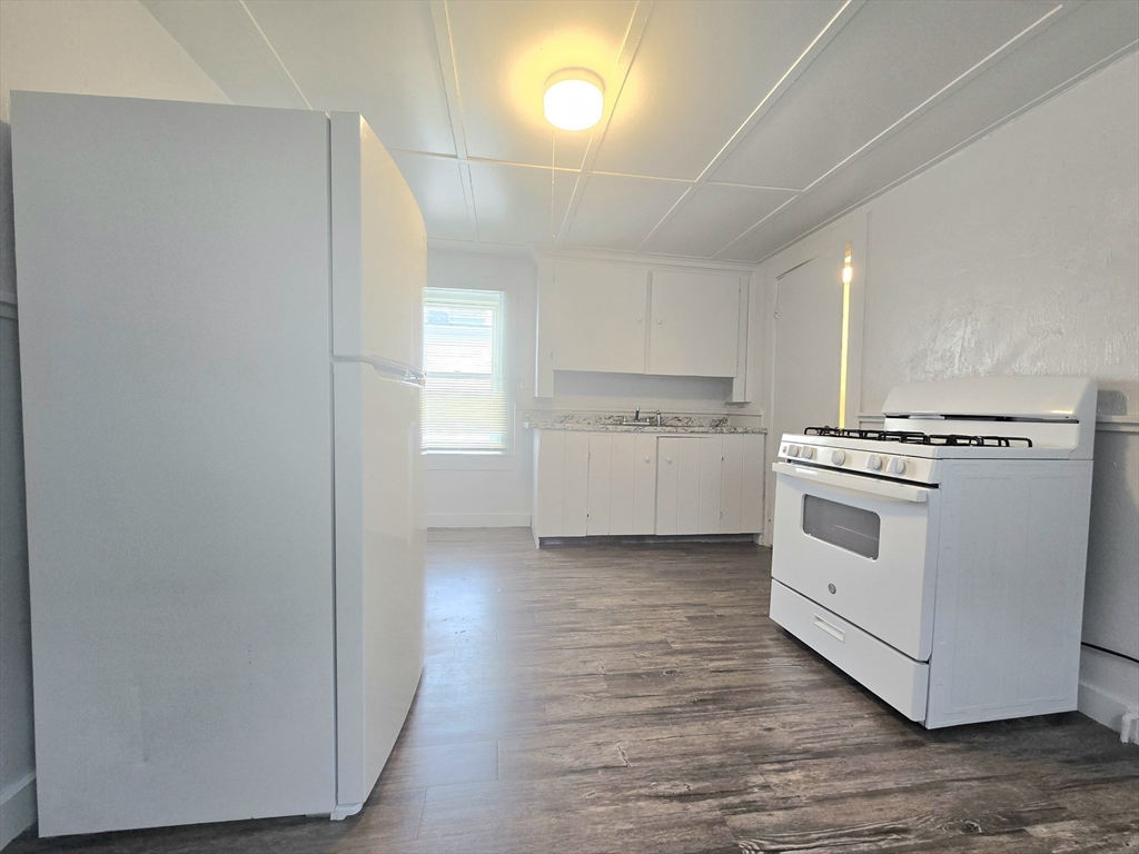 9 Cedar Street, Unit 2R Taunton, MA 02780 - Photo 3 of 12