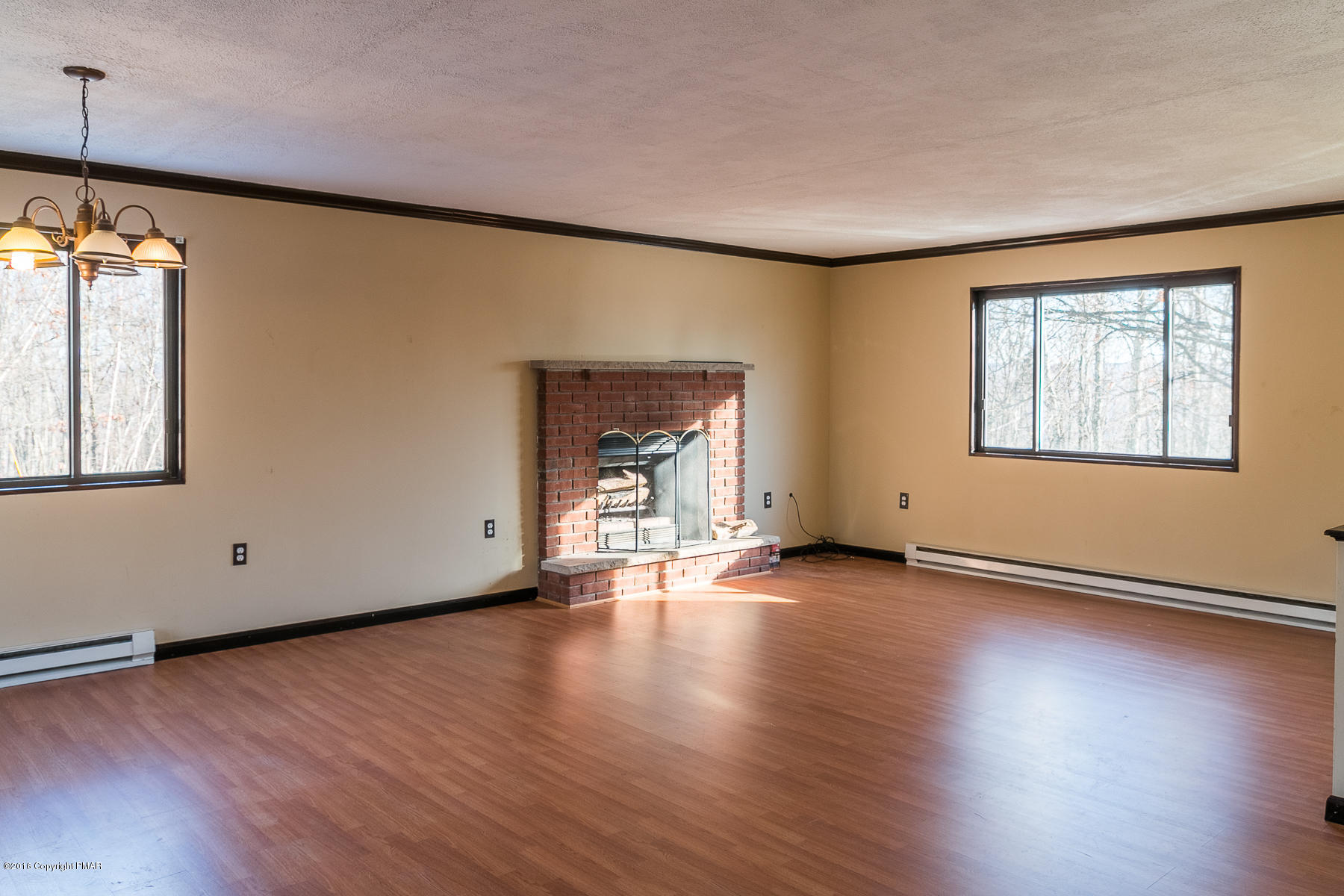 2135 Cramer Road Bushkill, PA 18324 - Photo 5 of 30 Living Room