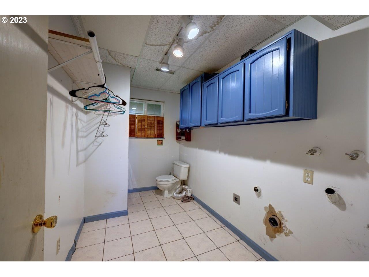 93066 Knappa Dock Road Astoria, OR 97103 - Photo 27 of 29 a utility room with cabinets
