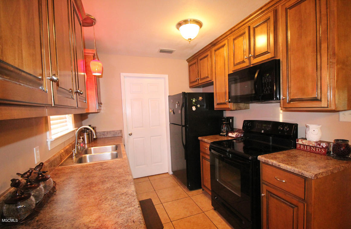 13501 Constitution Road Moss Point, MS 39562 - Photo 6 of 28 2 (5)