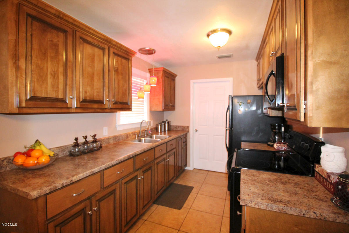 13501 Constitution Road Moss Point, MS 39562 - Photo 7 of 28 2 (6)
