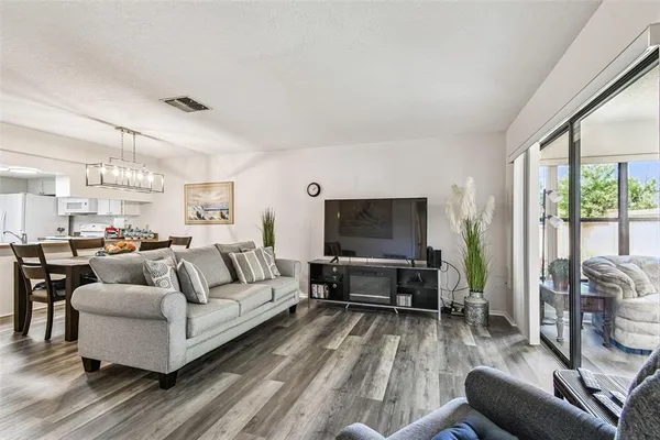 a en suite bathroom with a double vanity sink and a mirror