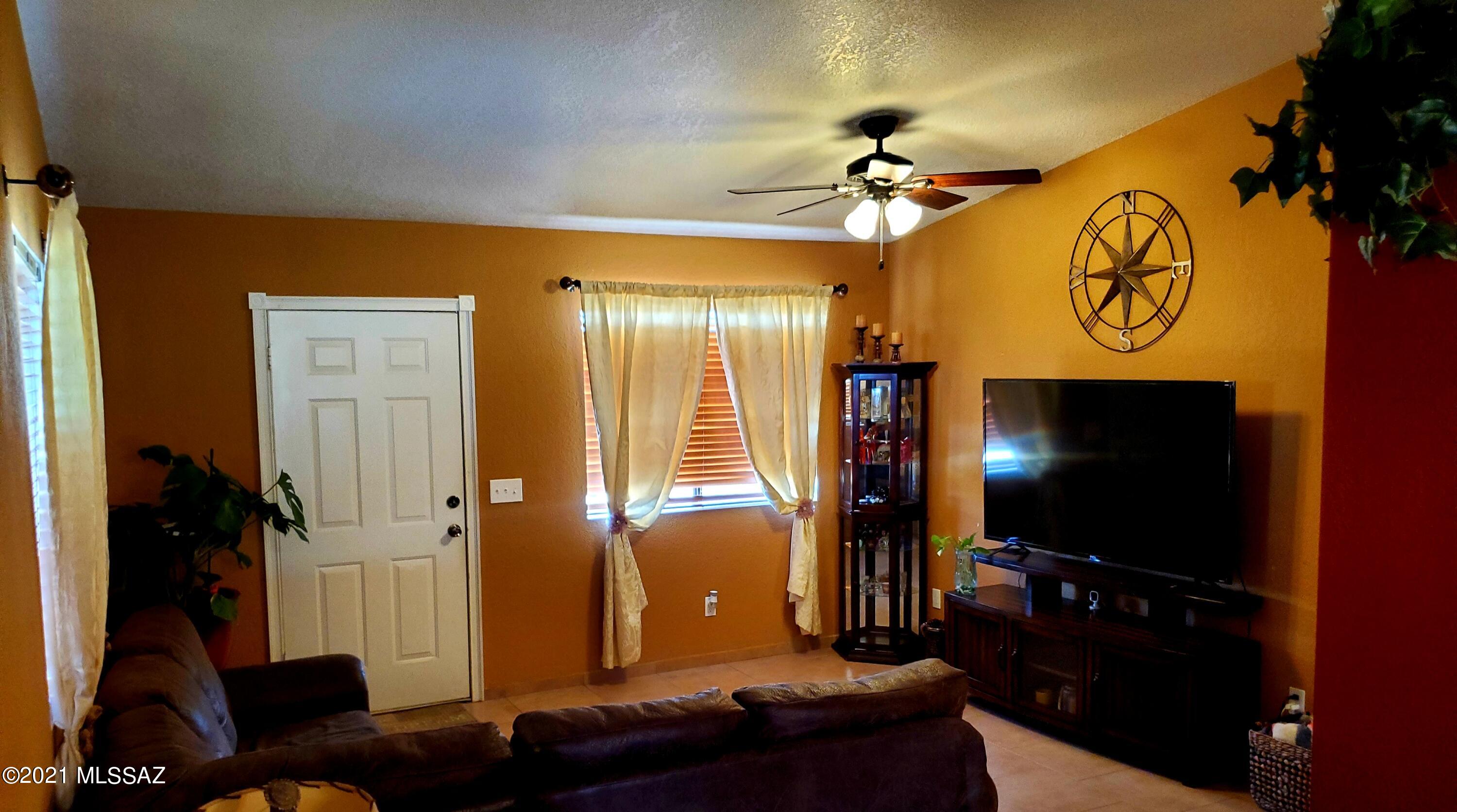 923 Via Orizaba Rio Rico, AZ 85648 - Photo 5 of 10