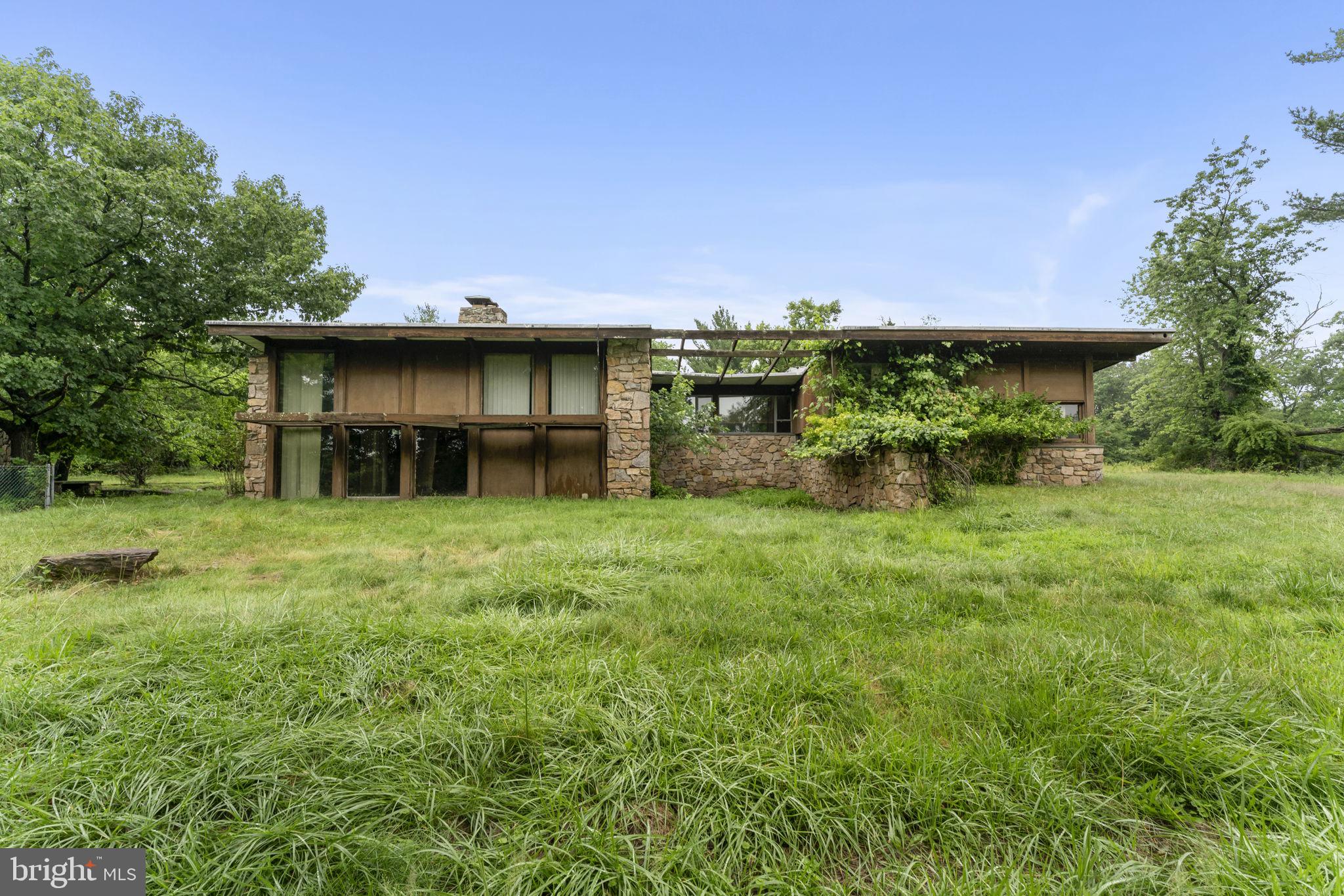 2935 Whitehall Road Norristown, PA 19403 - Photo 4 of 42