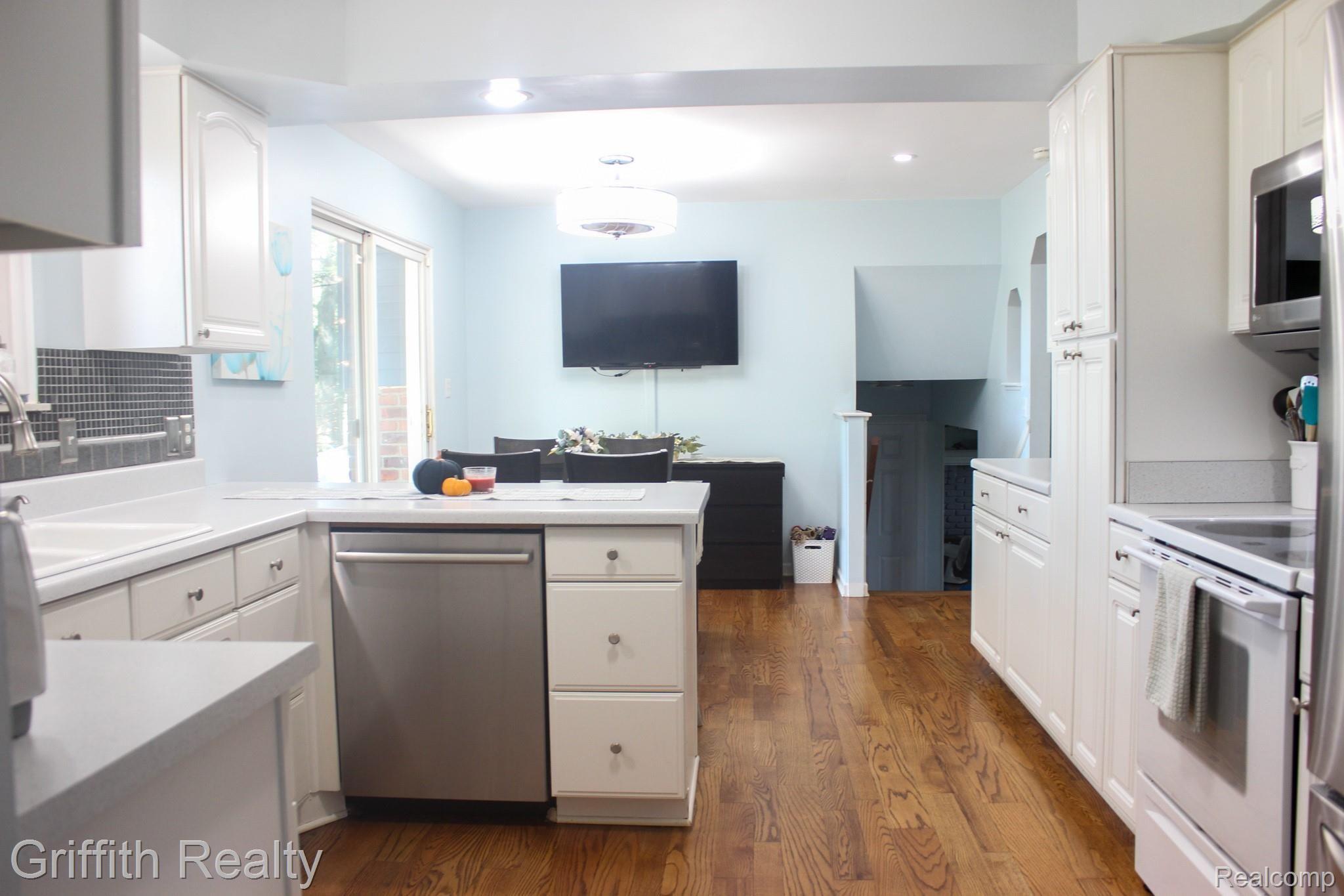 1370 South Hickory Ridge Road Milford, MI 48380 - Photo 14 of 52 12.jpg