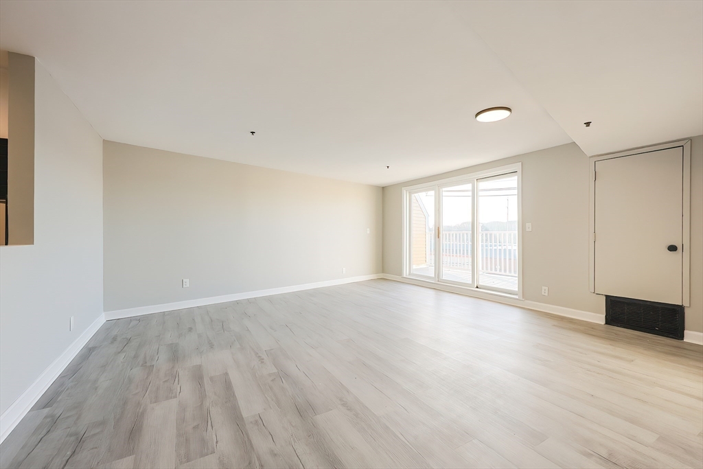 348 Rantoul Street, Unit 202 Beverly, MA 01915 - Photo 13 of 37