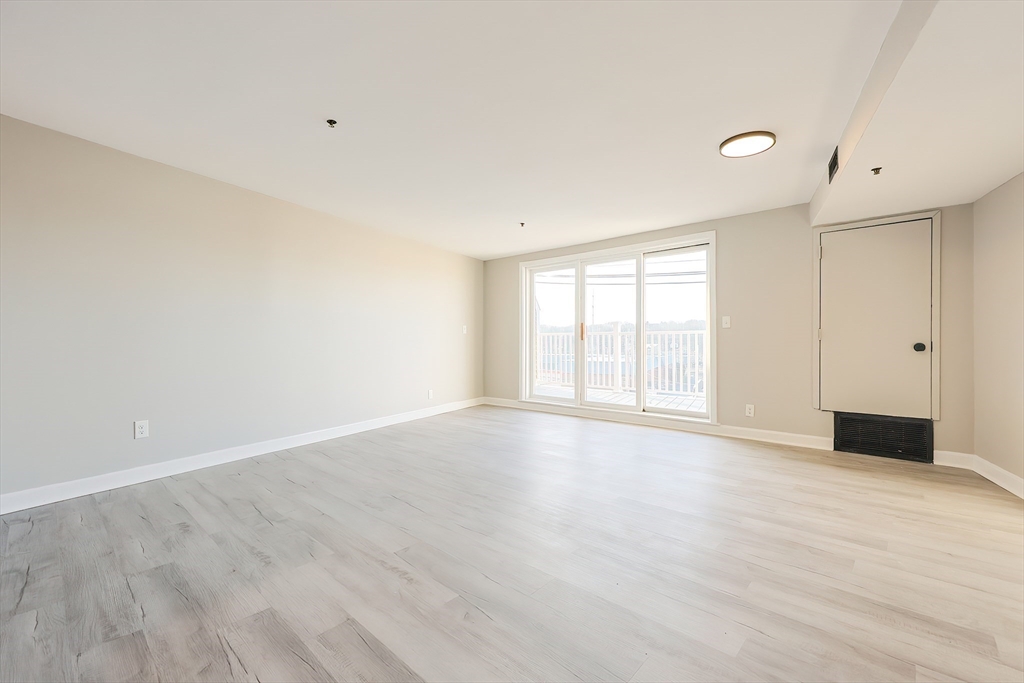 348 Rantoul Street, Unit 202 Beverly, MA 01915 - Photo 24 of 37