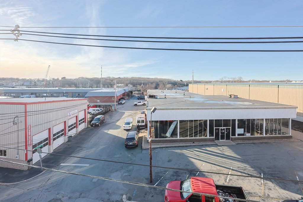 348 Rantoul Street, Unit 202 Beverly, MA 01915 - Photo 31 of 37