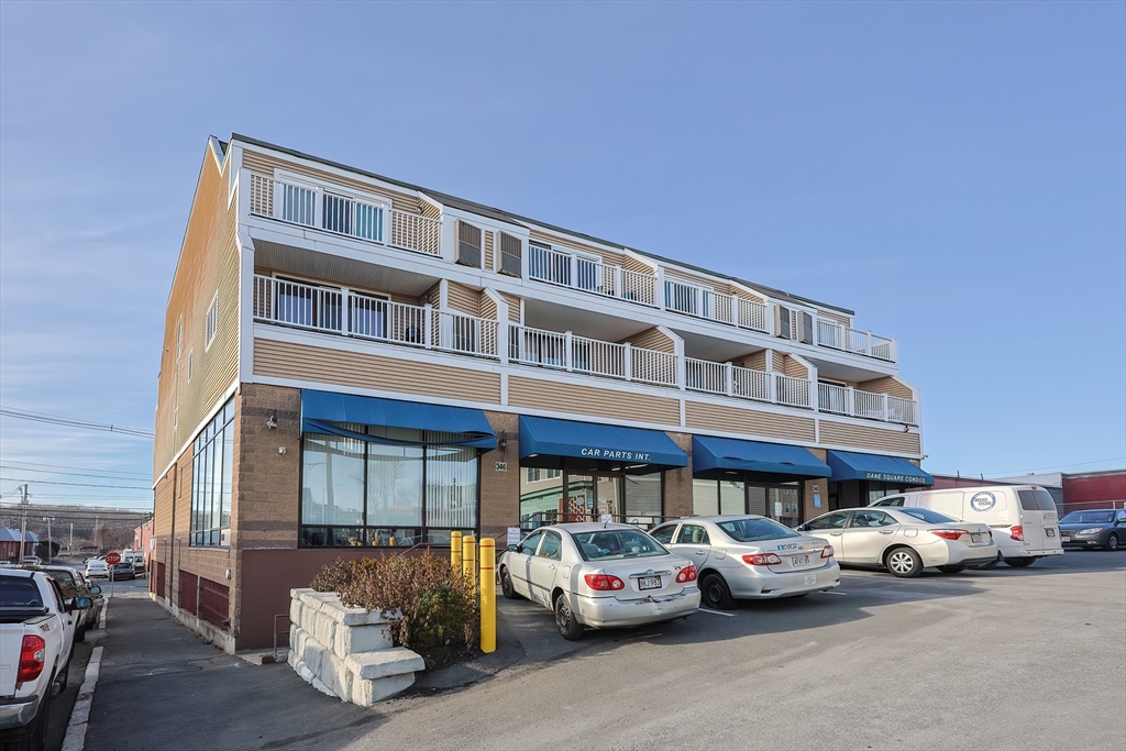 348 Rantoul Street, Unit 202 Beverly, MA 01915 - Photo 32 of 37