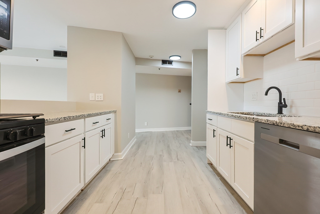 348 Rantoul Street, Unit 202 Beverly, MA 01915 - Photo 8 of 37