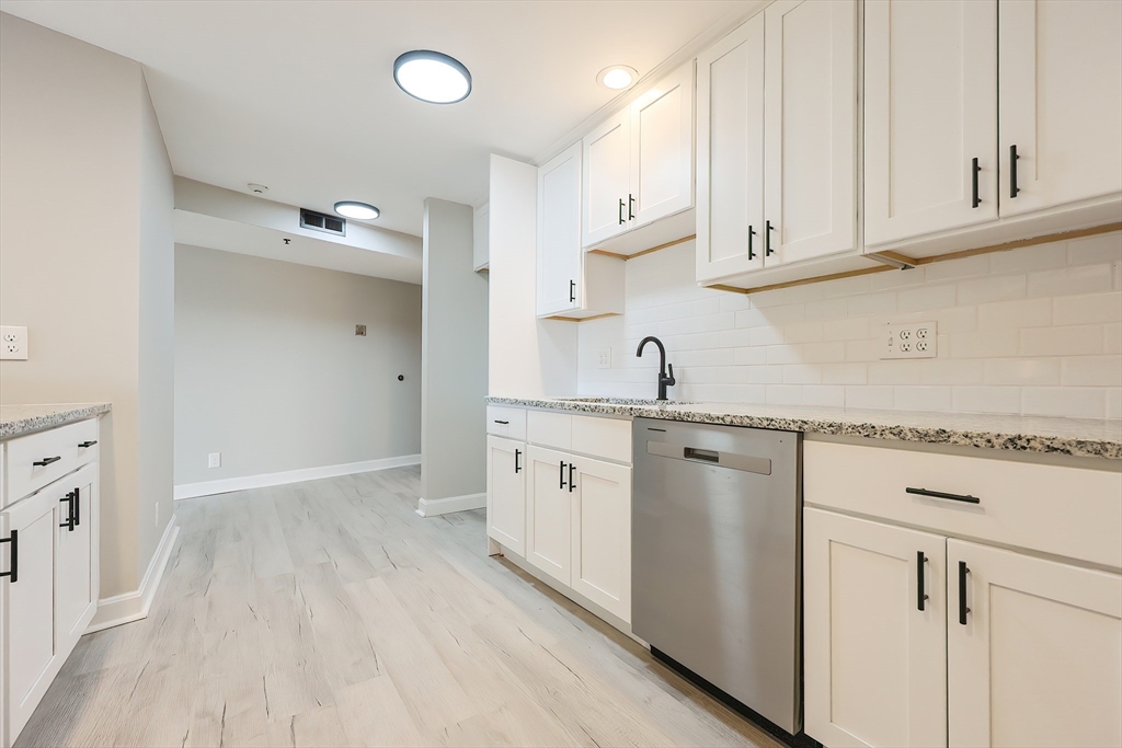 348 Rantoul Street, Unit 202 Beverly, MA 01915 - Photo 9 of 37