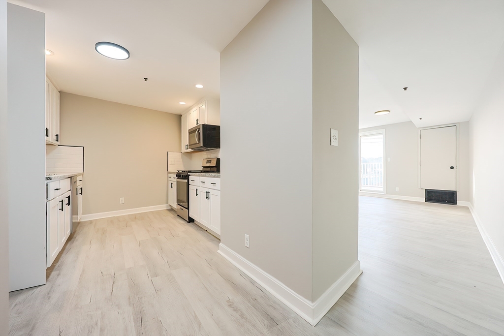 348 Rantoul Street, Unit 202 Beverly, MA 01915 - Photo 10 of 37