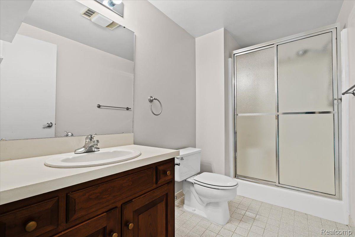 920 GreenView Court Rochester, MI 48307 - Photo 23 of 33 Gallery Image 23