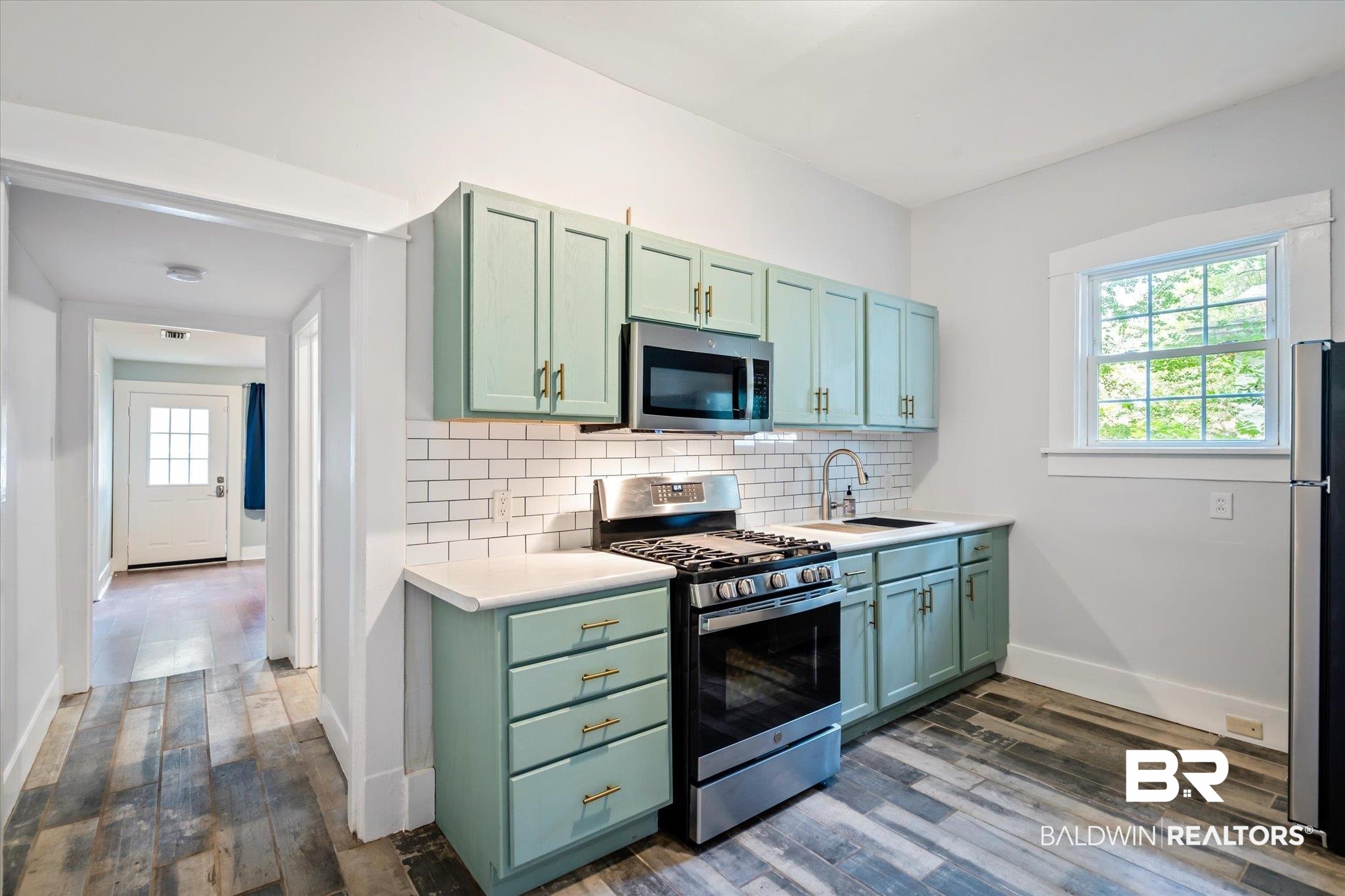 2561 Spring Hill Avenue Mobile, AL 36607 - Photo 8 of 23