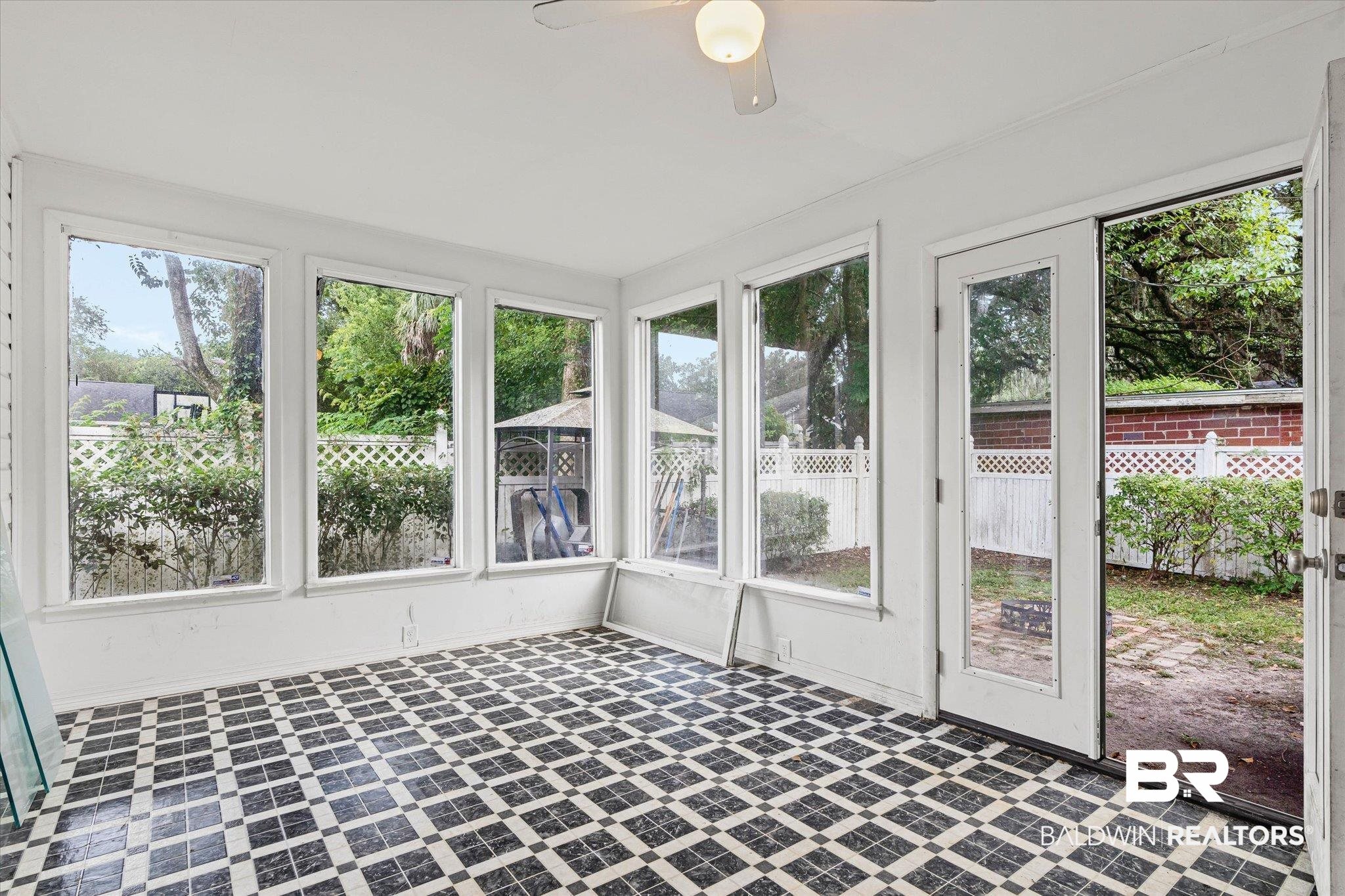 254 Park Avenue Mobile, AL 36607 - Photo 15 of 23 Sunroom