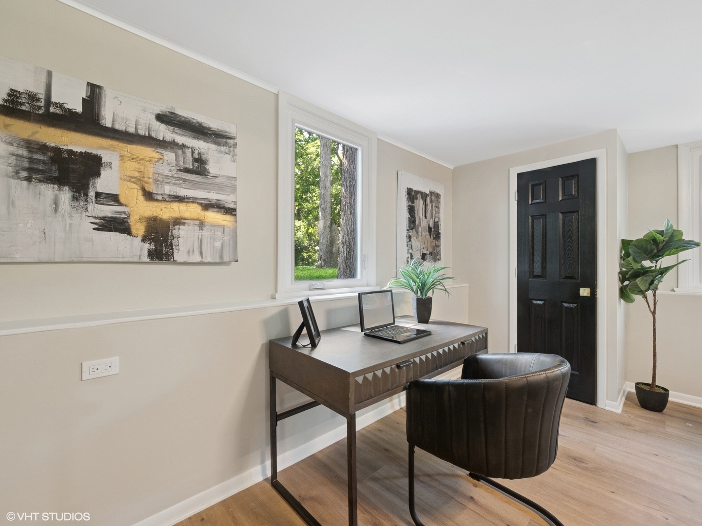 600 Eton Drive North Barrington, IL 60010 - Photo 16 of 37 a living room with furniture and a potted plant