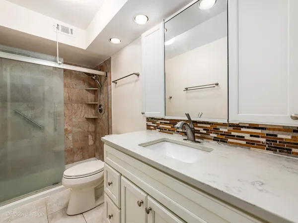 $249,900 | 6007 North Sheridan Road, Unit 17G, Chicago, IL 60660